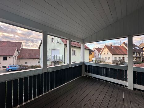 Renovierte Wohnung mit großem Balkon