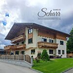 Willkommen in unserem gemütlichen Familienhaus - ideal für Monteure und Reisende. Wir sind eine freundliche Familie mit 2 Kindern und freuen uns auf nette Gäste. Ruhige Lage, saubere Zimmer und eine angenehme Atmosphäre. Das Zentrum Schwarzach im Pongau erreichen Sie mit dem Auto in nur 3-5 Minuten. Die Gasteiner Kreuzung und Dienten sind ebenfalls schnell erreichbar. 