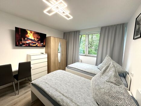Monteurunterwohnungen in Krefeld. MAX 32 Personen Bild 1