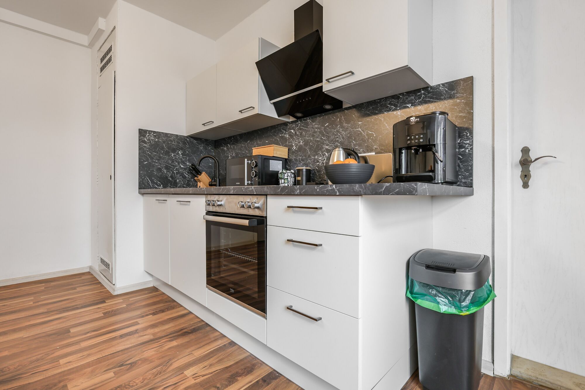 Moderne Küche - Voll ausgestattet