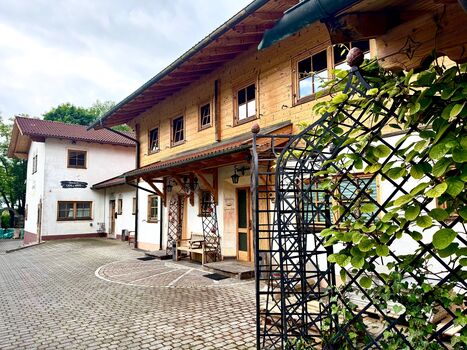 Apartmenthaus und Ferienwohnung Mammendorf // Creativ Wohnen Bild 1