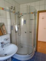 2 Zimmer, 4x Boxspringbetten, Parken direkt vor der Tür Bild 14