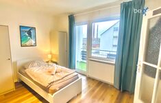 Schlafzimmer 2 mit zwei Einzelbetten, Sitzecke und Smart TV