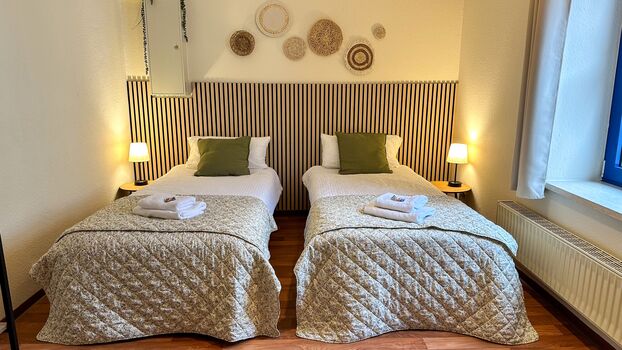 NI Innenstadt | 24 Betten | 5 Wohnungen | Küche | Parken 50m Bild 2