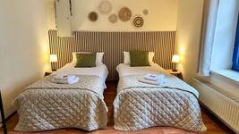 NI Innenstadt | 24 Betten | 5 Wohnungen | Küche | Parken 50m Picture 2