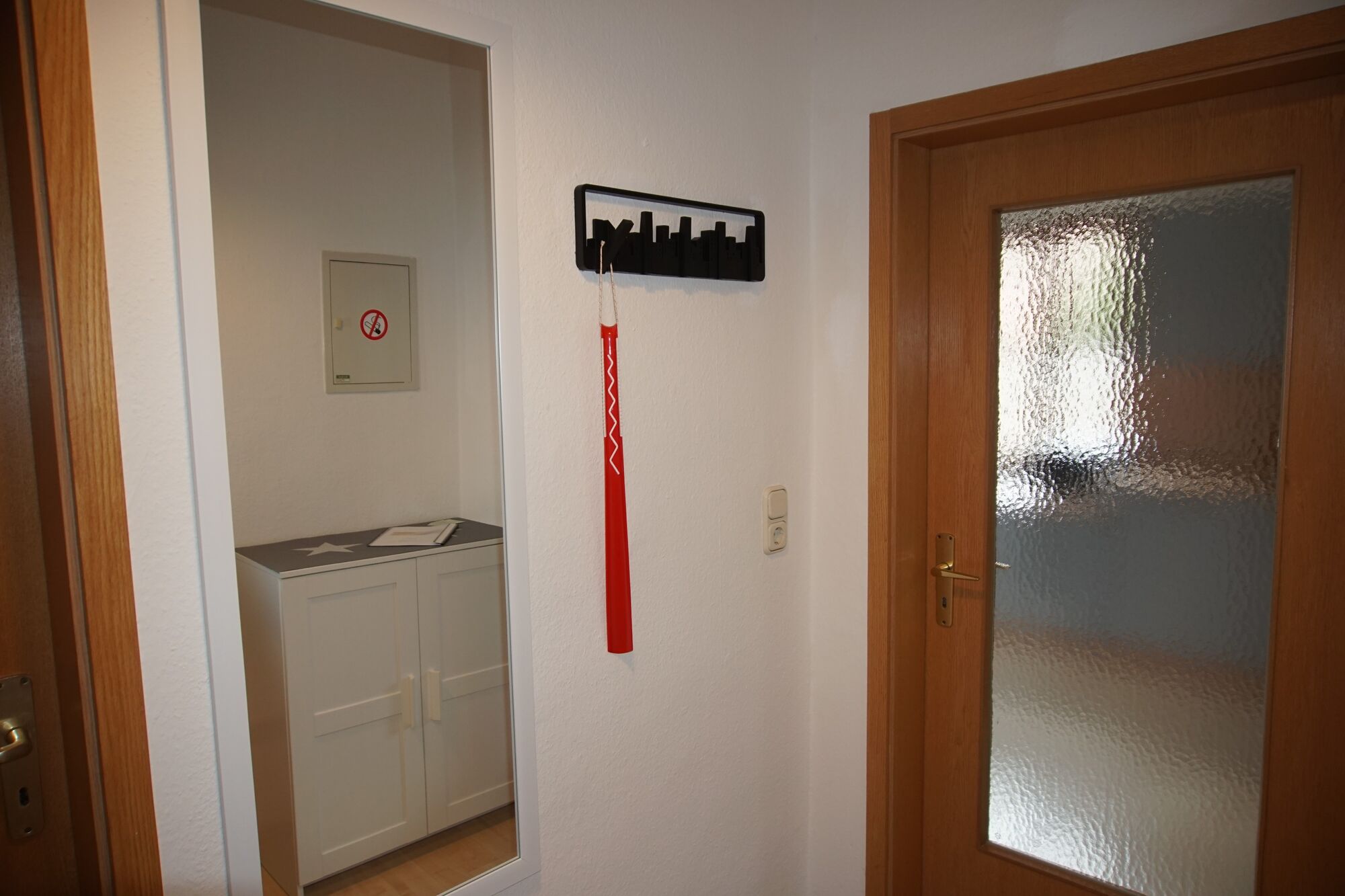 Gang mit Spiegel und Garderobe