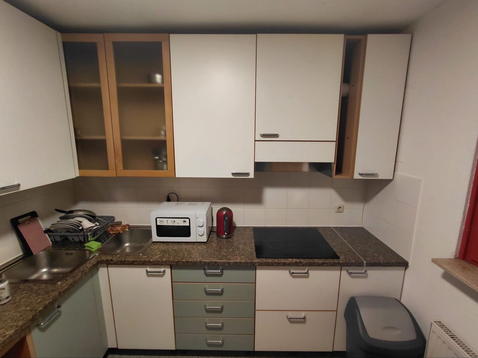 Voll ausgestattete Gemeinschaftsküche zur täglichen Nutzung.