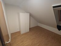 Gemütliches Dachgeschosszimmer für 2 Personen mit Einzelbetten.