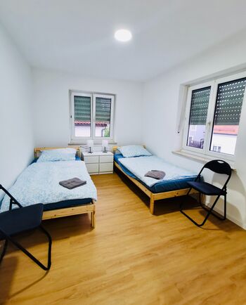 Vollausgestattetes Haus mit Terrasse und Parkplatz