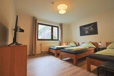 Schlafzimmer mit 3 Betten