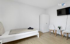 Schlafzimmer 2 mit zwei Einzelbetten, Sitzecke und Smart TV