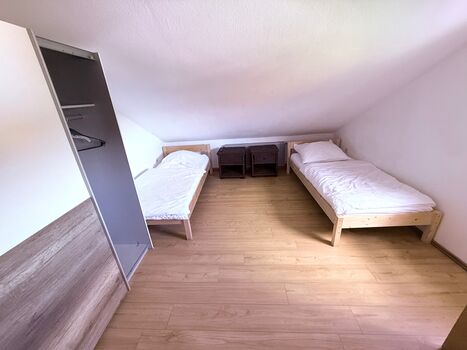 Wohnung / Zimmer mit viel Platz in ruhiger Lage