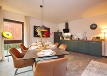 Grosszügiger Wohn- Essbereich inkl 65” Smart TV und moderner Küche