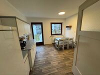 Komplettes Haus mit 3 Wohnungen je 3 Schlafzimmer sowie Balkon u. Garten Picture 3