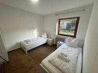 Komplettes Haus mit 3 Wohnungen je 3 Schlafzimmer sowie Balkon u. Garten Picture 1