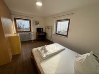 Komplettes Haus mit 3 Wohnungen je 3 Schlafzimmer sowie Balkon u. Garten Picture 10