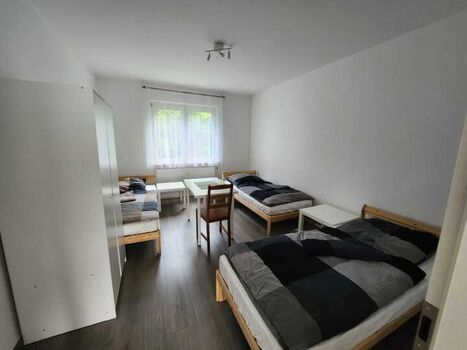 Schlafzimmer 1