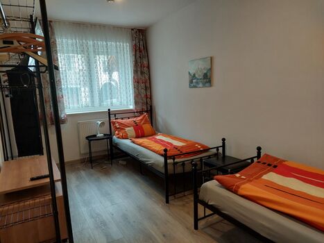2 Bett Zimmer 1. Wohnung