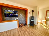 Wohnzimmer TV und Kamin