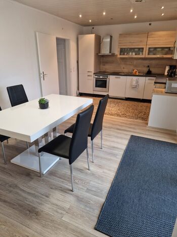 Siegburg: Moderne Monteurwohnung mit Küche und WLAN