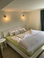 Schlafzimmer im OG 200x200cm Bett