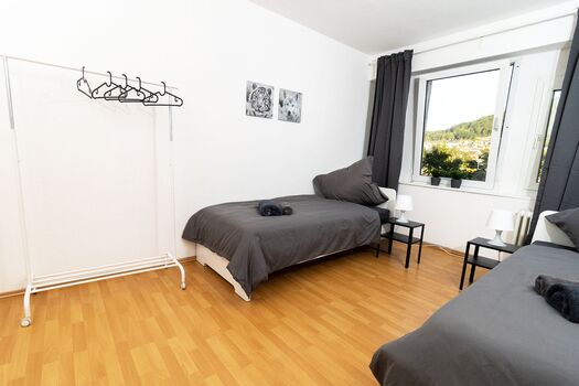 CosyHomes24 | TOP-Anbindung | Große Zimmer | 6 Einzelbetten Bild 2