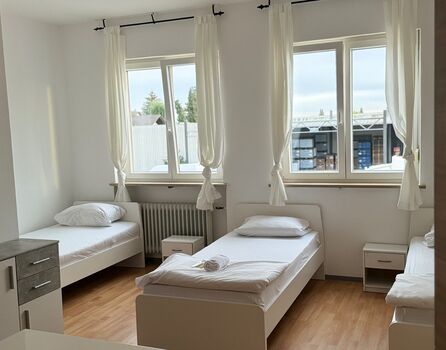 Dreibettzimmer mit Bad und Küche