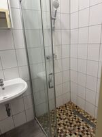 Zweibettzimmer mit Bad/Dusche & Küche