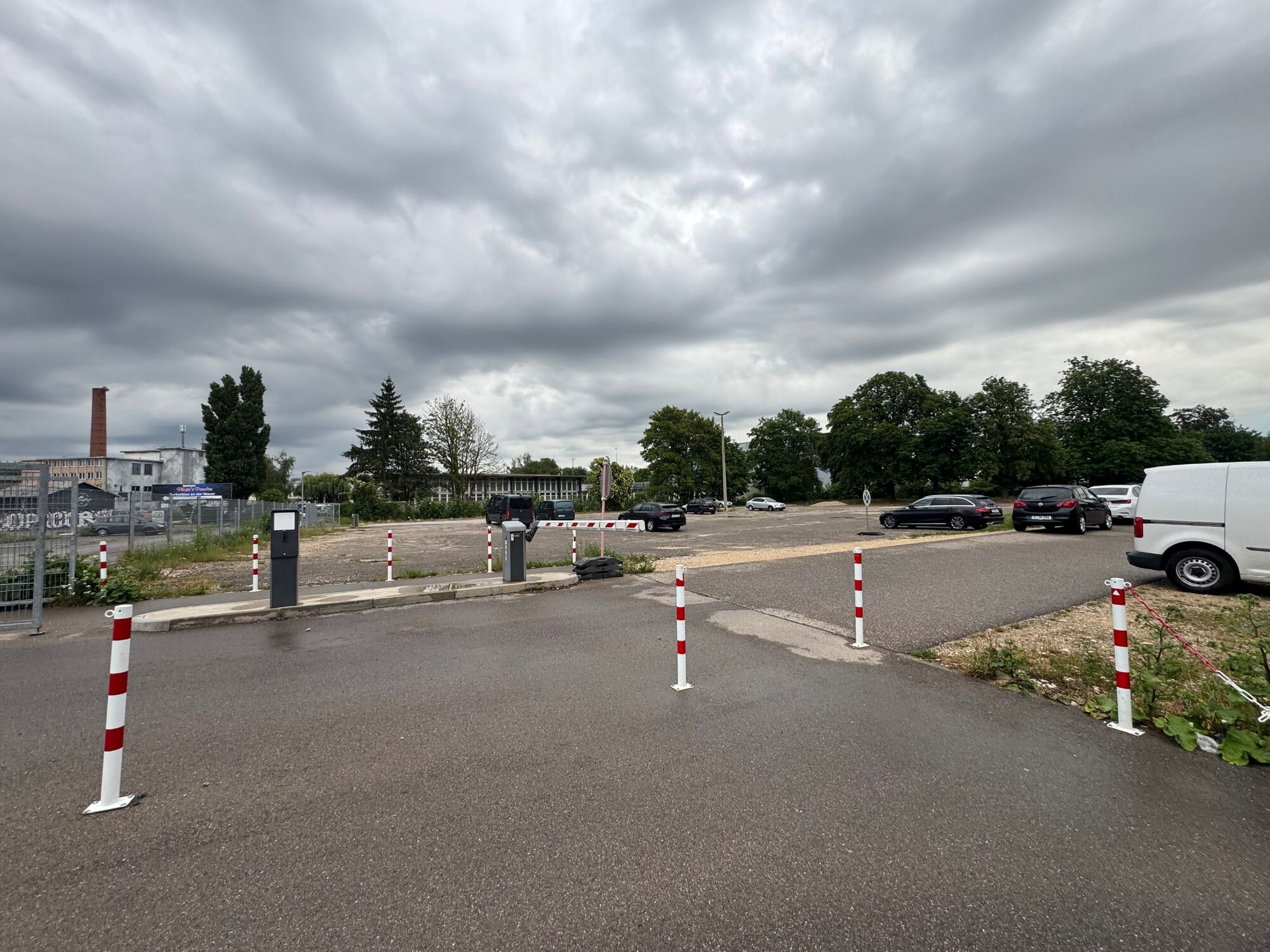 30 Parkplätze Für PKW,Transporter, LKW 