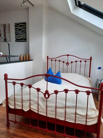 Dachgeschoss Appartement mit eigenem Bad, gesamt ca. 49 qm Bild 2