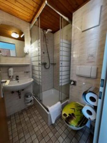 Günstige Zimmer für Monteuere und Langzeitbucher Bild 5