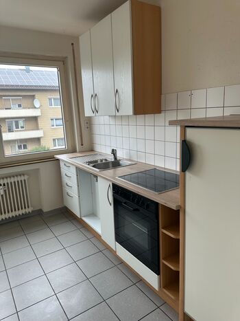 Geräumige 4 Zimmer Wohnung mit Balkon