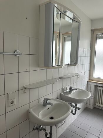 Geräumige 4 Zimmer Wohnung mit Balkon Bild 4