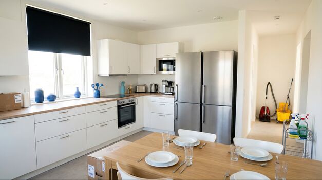 GK11 / TOMASZ-LIVING in AACHEN - Modernes Bad + Smart TV Picture 2