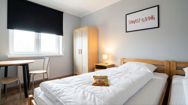 GK11 / TOMASZ-LIVING in AACHEN - Modernes Bad + Smart TV Picture 5