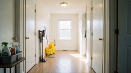 GK11 / TOMASZ-LIVING in AACHEN - Modernes Bad + Smart TV Bild 8