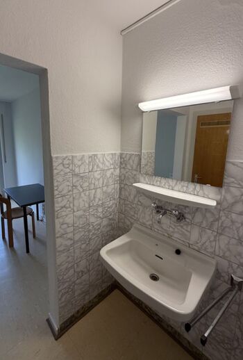 Gästehaus 20 Einzelzimmer mit Balkon Gemeinschaftsküche Bild 2