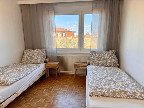 Zentral & im Grünen – moderne Balkonwohnung nahe Wien Bild 2