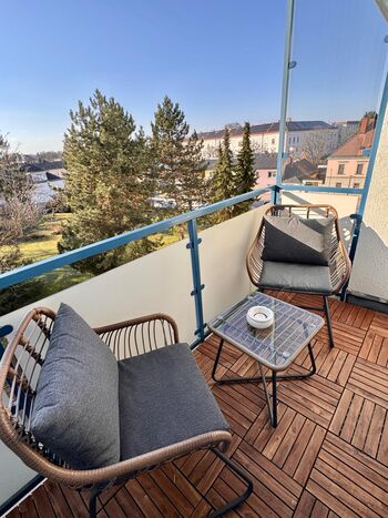 Zentral & im Grünen – moderne Balkonwohnung nahe Wien Bild 3