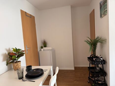 Moderne Einzel - und Doppelzimmer mit eigenem Bad und Gemeinschaftsküche Zdjęcie 3