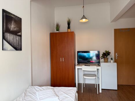 Moderne Einzel - und Doppelzimmer mit eigenem Bad und Gemeinschaftsküche Zdjęcie 5