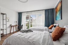 Schlafzimmer 4 mit Arbeitsplatz