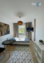 Schlafzimmer 2 mit zwei Einzelbetten, Sitzecke und Smart TV
