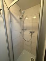 Dusche je Zimmer