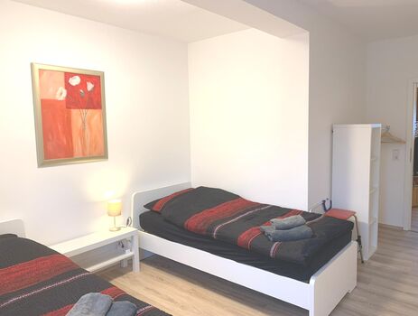 Terrasse + großer Parkplatz | Direkt buchbar | Komfortabel ausgestattet Bild 2