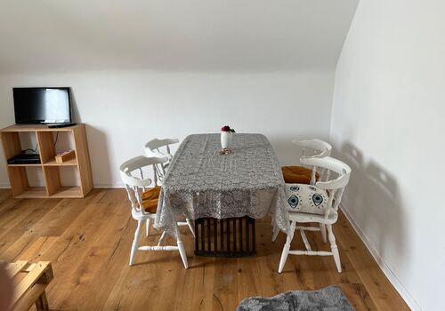 Moderne Wohnung, Küchenzeile und Garten Bild 2