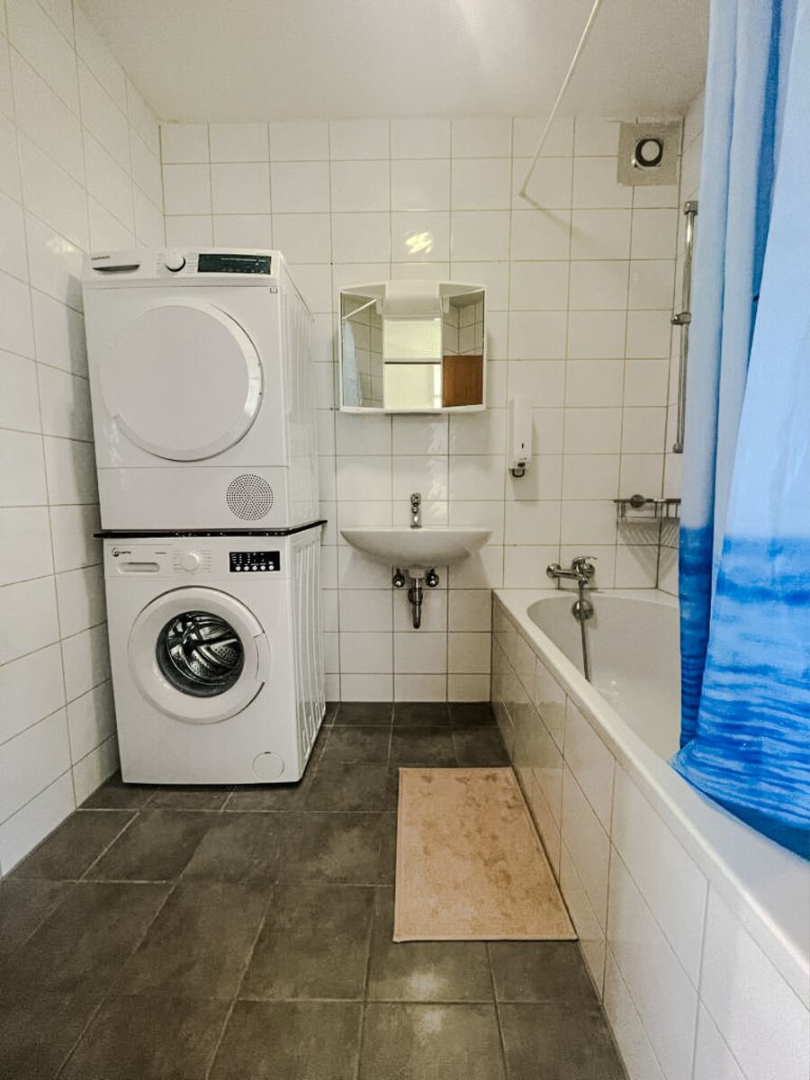 Bad mit Badewanne
