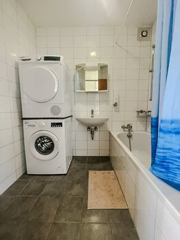Bad mit Badewanne