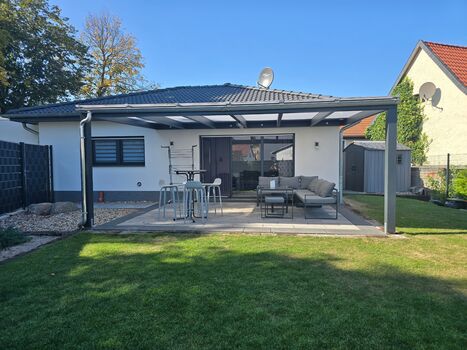 Haus mit überdachter Terrasse 