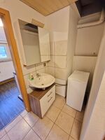 Flur mit Waschbecken